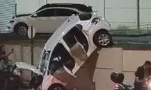 veiculo despencando